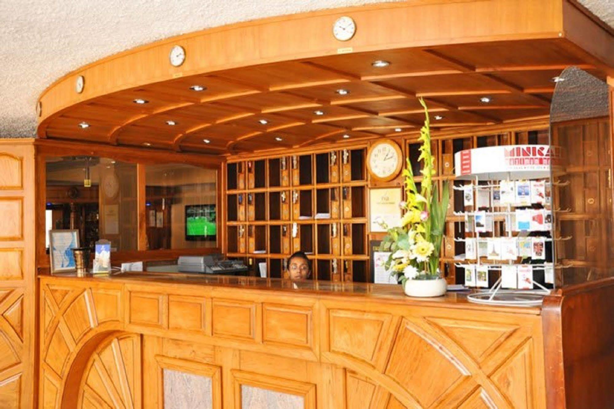 Gold Crest Hotel Quatre Bornes Exterior foto